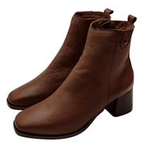 Bota Cano Médio Lisa Couro de Carneiro Conhaque Bota Cano Médio Lisa Couro de Carneiro Conhaque