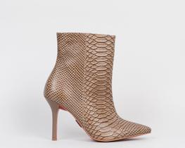Bota Cano Médio Salto Fino 10cm Couro Croco Caramelo CBK