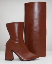 Bota Capa 2 em 1 Cano Alto e Baixo com Bico Fino Whisky Bota Capa 2 em 1 Cano Alto e Baixo com Bico Fino Whisky