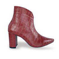 Bota com Acabamento Verniz Croco Vermelho com Detalhes em seu cano Baixo Salto Alto Bloco 9 cm - ULLY