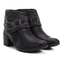 Bota coturno com detalhes