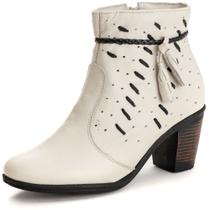 Bota Coturno Couro Feminino Boho Western Cano Curto Salto Bloco Médio Confortável Pingentes Texturas Artesanais Bota Coturno Couro Feminino Boho Western Cano Curto Salto Bloco Médio Confortável Pingentes Texturas Artesanais