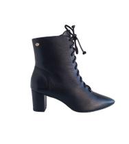 Bota Coturno Feminina em Couro Preta Salto Bloco Bico Fino Parô Bota Coturno Feminina em Couro Preta Salto Bloco Bico Fino Parô