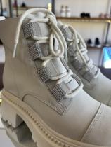 Bota coturno off white cadarço detalhe strass Bota coturno off white cadarço detalhe strass