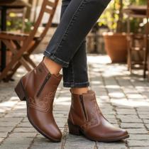 Bota Country Feminina Com Ziper Botinha Couro Legitimo Salto Carrapeta Solado Costurado 3536