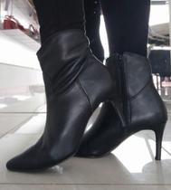 Bota couro preta salto fino Bota couro preta salto fino