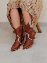 Bota couro texana bico fino com strass