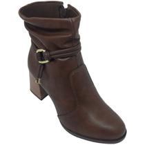 Bota Dakota Feminina com Fivela Metálica Lateral Salto 6,5cm Cor:CaféTamanho:34Gênero:Feminino Bota Dakota Feminina com Fivela Metálica Lateral Salto 6,5cm Cor:CaféTamanho:34Gênero:Feminino