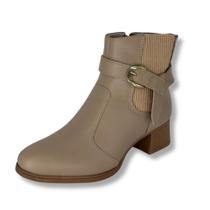 Bota dakota feminino em couro detalhe em fivela salto grosso