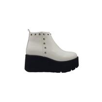 Bota de tornozelo genérica em couro envernizado preto e branco cravejada