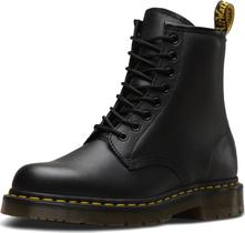 Bota Dr. Martens 1460 Originals 8 Ilhoses Preta Bico Macio 15 cm Bota Dr. Martens 1460 Originals 8 Ilhoses Preta Bico Macio 15 cm