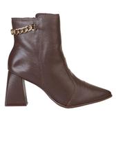Bota em Couro Cano Curto com Salto Bloco, Bico Fino e Corrente Dourada - Bebecê - Marrom Bota em Couro Cano Curto com Salto Bloco, Bico Fino e Corrente Dourada - Bebecê - Marrom