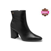 Bota em Couro Cano Curto Dakota D0411 Feminino
