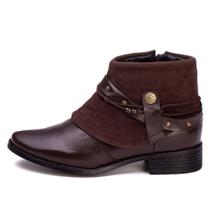 Bota Estilo Western Tachas Douradas Acabamento em Camurça Bota Estilo Western Tachas Douradas Acabamento em Camurça
