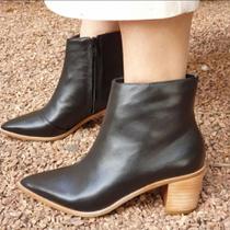Bota Femenina Couro Com Salto 6 CM Bota Femenina Couro Com Salto 6 CM