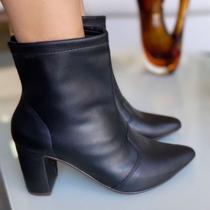 Bota Feminina Bico Fino Salto Grosso Cano Curto Confortavel