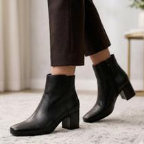 Bota Feminina Bico Quadrado Salto Medio Grosso Cano Curto Ziper Moda Casual Elegante Confortavel