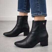 Bota Feminina Cano Baixo Salto De Couro Original Ramarim 2657101