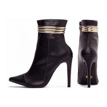 Bota Feminina Cano Curto Bico Fino Detalhe Metálico Torricella AVS 80014A Bota Feminina Cano Curto Bico Fino Detalhe Metálico Torricella AVS 80014A