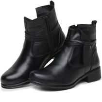 Bota feminina cano curto com enfeite coturno preto
