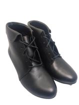 Bota Feminina Cano Curto Em Couro. Bota Feminina Cano Curto Em Couro.