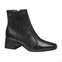Bota feminina cano médio pegada preto Bota feminina cano médio pegada preto