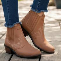 Bota Feminina Country Couro Nobuck Cor Rato Marrom Claro Solado Costurado Montaria 3636 Bota Feminina Country Couro Nobuck Cor Rato Marrom Claro Solado Costurado Montaria 3636