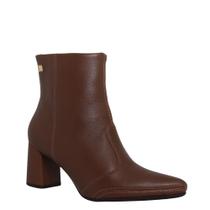 Bota Feminina Couro Cano Curto Salto Bloco Ramarim 26-59101 - Capuccino - 39 Bota Feminina Couro Cano Curto Salto Bloco Ramarim 26-59101 - Capuccino - 39