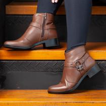 Bota Feminina Couro Legítimo Country Montaria Fivela Confortável Coturno Western Cano Curto