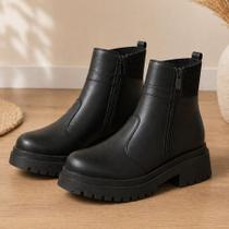 Bota Feminina de Cano Curto com Design Moderno Bota Feminina de Cano Curto com Design Moderno