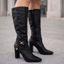 Bota Feminina de Couro Original Cano Alto e Salto Grosso Alto Ramarim 2615104 Cor:PretoTamanho:39Gênero:Feminino Bota Feminina de Couro Original Cano Alto e Salto Grosso Alto Ramarim 2615104 Cor:PretoTamanho:39Gênero:Feminino