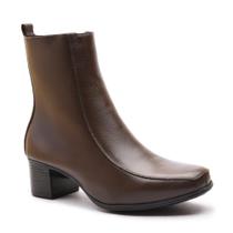 Bota Feminina em Couro Fabiana Bico Quadrado Salto 4,5cm