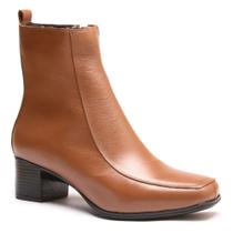 Bota Feminina em Couro Fabiana Bico Quadrado Salto 4,5cm