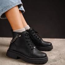 Bota Feminina Infantil Coturno Tratorada Confortável Molekinha 2182120 Cor:PretoTamanho:33 Bota Feminina Infantil Coturno Tratorada Confortável Molekinha 2182120 Cor:PretoTamanho:33