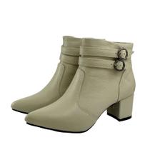 Bota Feminina Off White Couro Com Zíper Lateral Detalhe Fivela