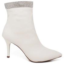 Bota Feminina Off White Detalhe em Strass Planet Franca Salto Fino Salto Médio