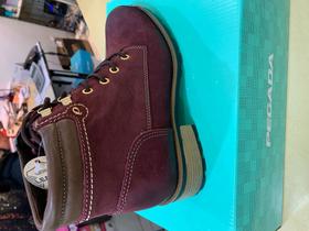 Bota feminina pegada Bota feminina pegada