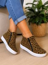 Bota Feminina Peluciada Animal Print com Zíper Lateral Bota Feminina Peluciada Animal Print com Zíper Lateral