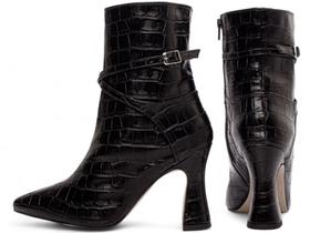 Bota Feminina Preta Elegante com Fivela Salto Conforto