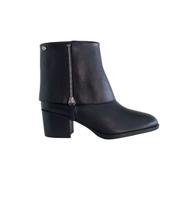 Bota Feminina Preta em Couro Cano Curto Capa Zíper Lateral Bota Feminina Preta em Couro Cano Curto Capa Zíper Lateral