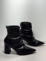 Bota Feminina Veneto Couro Nobre Confortável Marrom/Preto Bota Feminina Veneto Couro Nobre Confortável Marrom/Preto