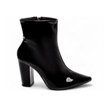Bota Feminina Verniz Preto Fashion Cano Curto Salto Bloco 9 Cm Blogueira.