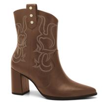 Bota Feminina Western Couro Ramarim Salto Bloco Cano Curto 2656102 Cor:CapuccinoTamanho:40 Bota Feminina Western Couro Ramarim Salto Bloco Cano Curto 2656102 Cor:CapuccinoTamanho:40