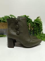 Bota Feminino Cano Curto Coturno Salto Bloco Botina Couro Confort Inverno Blogueirinha Confortável Casual Bota Feminino Cano Curto Coturno Salto Bloco Botina Couro Confort Inverno Blogueirinha Confortável Casual