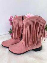 Bota Infantil Meninas Rosa Camurça com Franjas Estilo Rodeio Bota Infantil Meninas Rosa Camurça com Franjas Estilo Rodeio