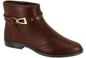 Bota Moleca Cano Curto Com Fivela Dourada E Detalhes Em Tiras Cafe Bota Moleca Cano Curto Com Fivela Dourada E Detalhes Em Tiras Cafe