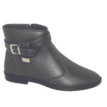 Bota Moleca Cano Curto com Fivela Fashion