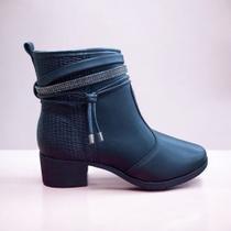 Bota moleca cano curto com strass salto baixo