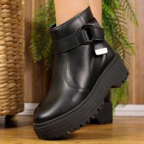 Bota Moleca Feminina Fivela Salto Tratorado Baixo 5351.103 Cor:PretoTamanho:38 Bota Moleca Feminina Fivela Salto Tratorado Baixo 5351.103 Cor:PretoTamanho:38