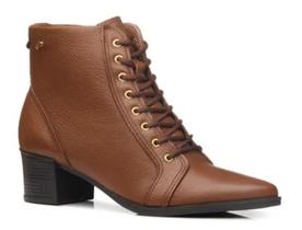 Bota Pegada feminina em couro com forro peluciado